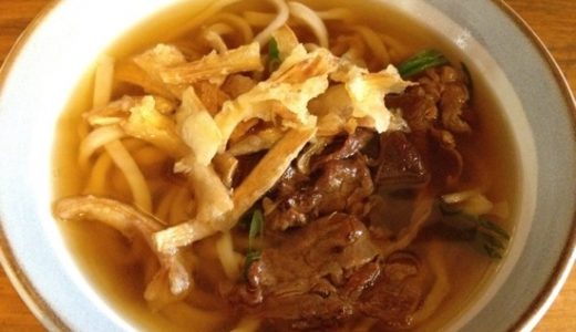 福岡・中洲「かろのうろん」やわ麺でダシのきいた、普通の博多うどん。撮影禁止なので観光客にはおすすめしない