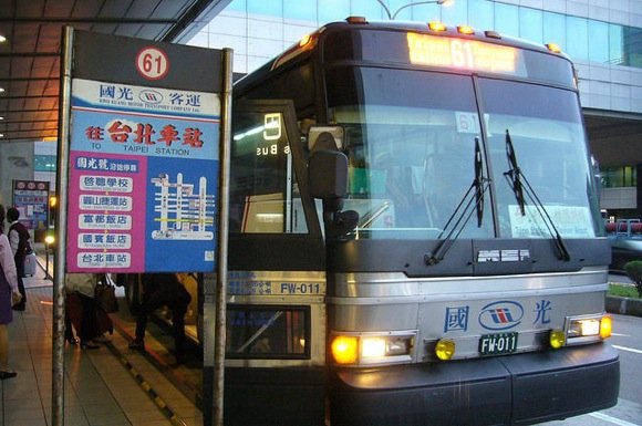 From taoyuan airport to taipei station title