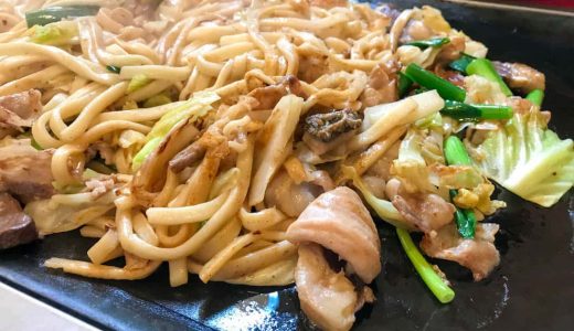 兵庫の田舎町・佐用名物の圧倒的スタミナ飯「ホルモン焼きうどん」ガツンとくる衝撃的うまさ！