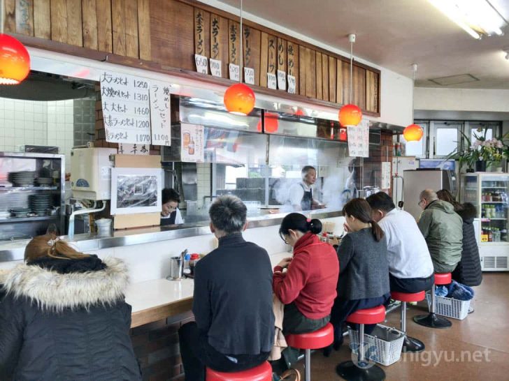 ひろせ食堂カウンター席