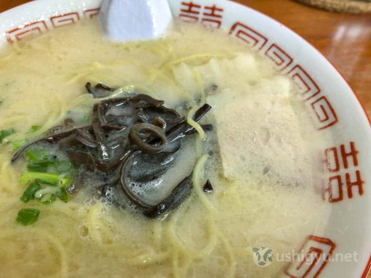 元気一杯ラーメンのキクラゲ、チャーシュー