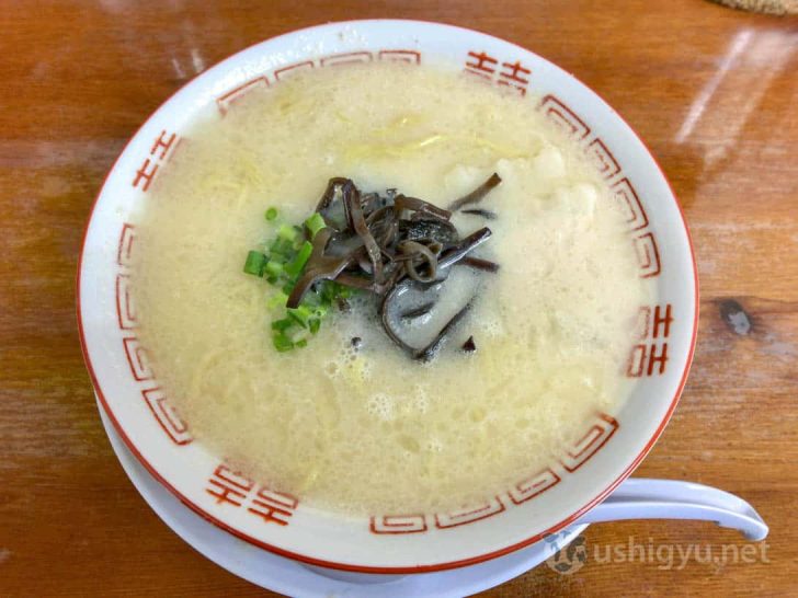 元気一杯のラーメンを上から