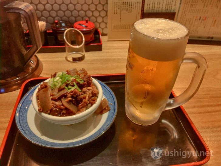 だし煮込み牛すじと生ビール