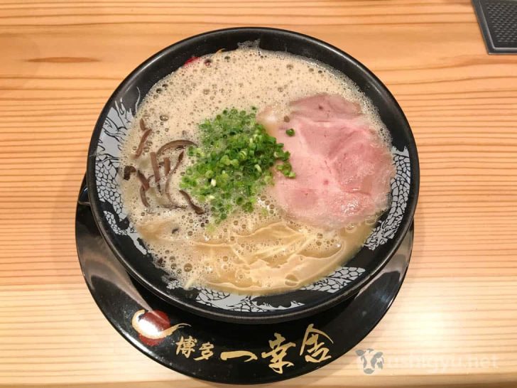 博多一幸舎総本店の豚骨ラーメン