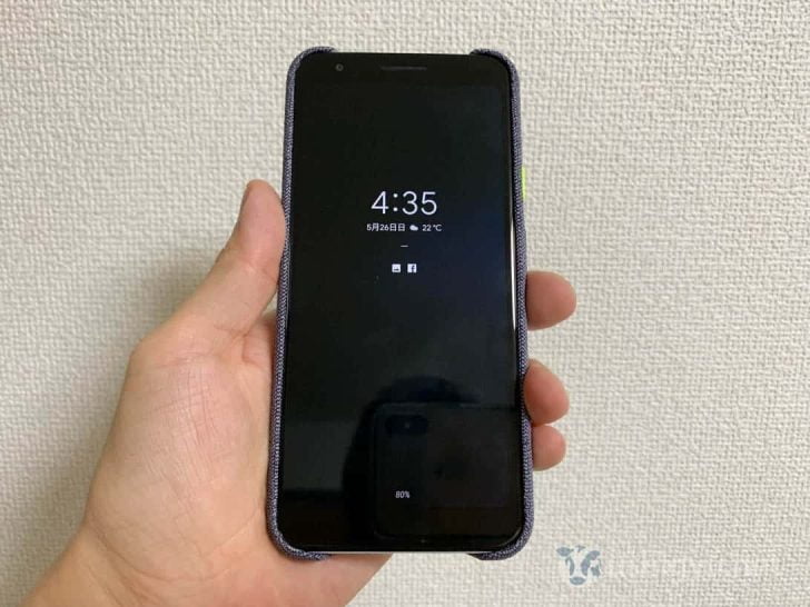 Pixel 3aでは待機中に以下のような画面が常時表示されていますが、バッテリーセーバーをオンにすると非表示となります