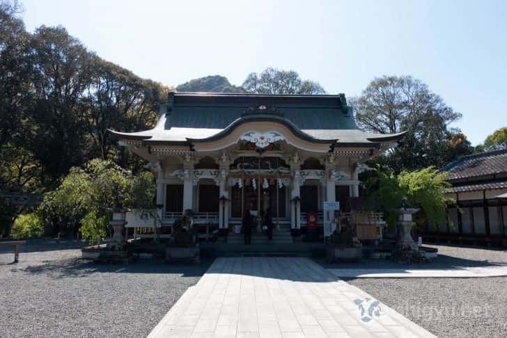 武雄市図書館から徒歩5分ほどのところにある武雄神社