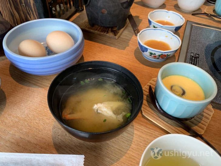 味噌汁に、ダシのきいた茶碗蒸し