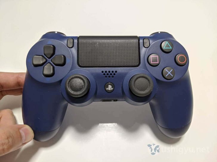 PlayStation 4のコントローラー、DUALSHOCK 4を準備