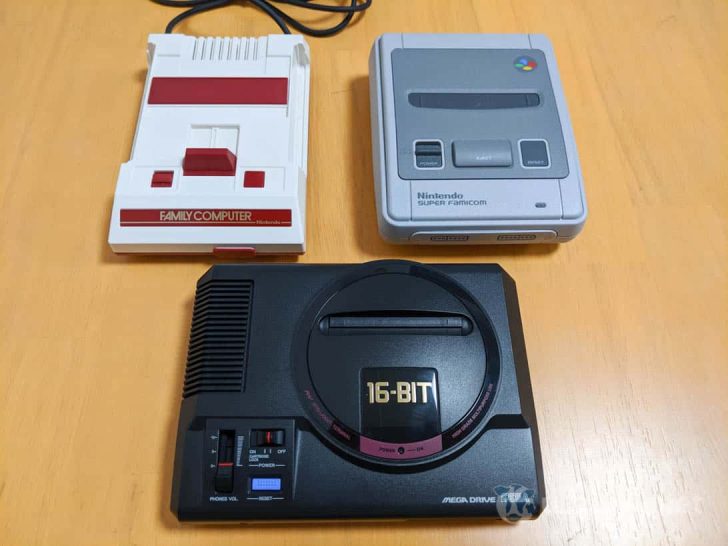 ミニファミコン、ミニスーパーファミコンと一緒に並べてみた