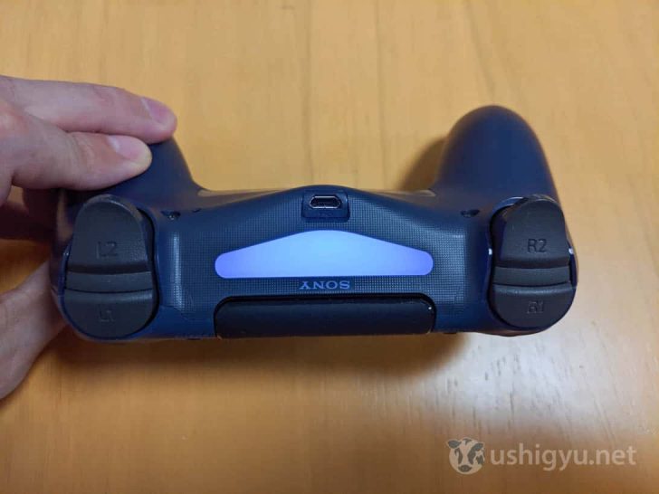 DUALSHOCK 4の背面が青く光れば接続成功