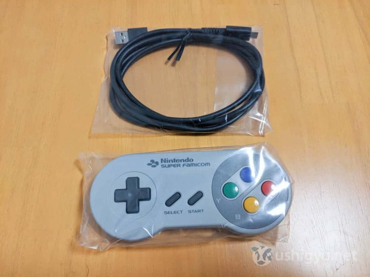 中身はスーファミコントローラーが1個、USB-Cケーブルが1本