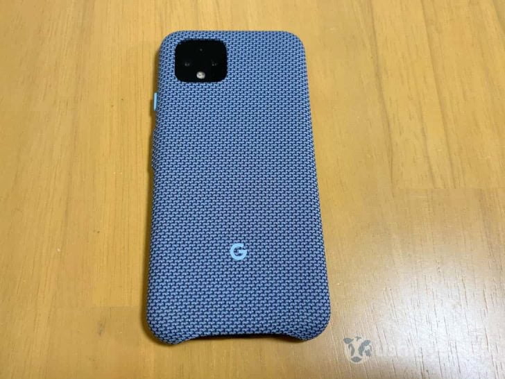 ケースを装着してしまうと、Pixel 4の元の色は側面以外まったく見えない