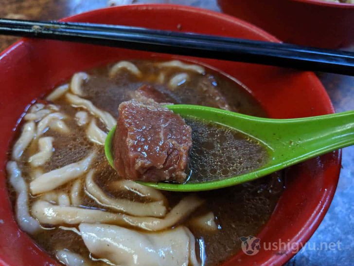 ジャージャー麺に比べると、牛肉麵はやや味がインパクトに欠ける