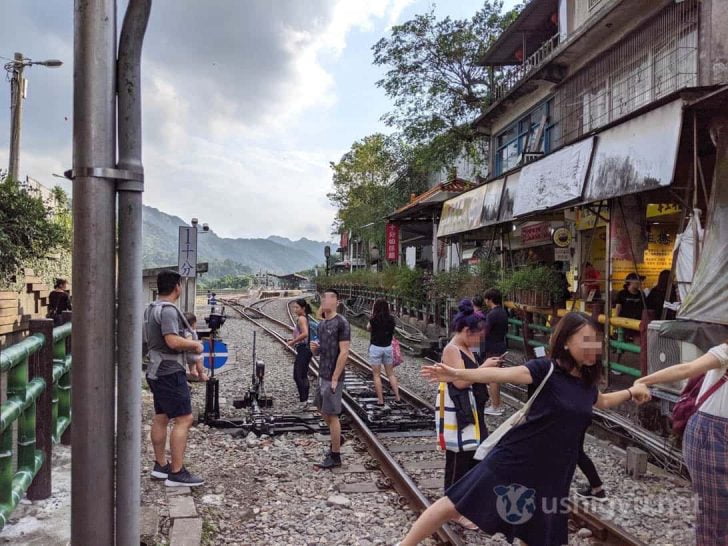 街の少し奥には十分駅があり、こちらもよい景色