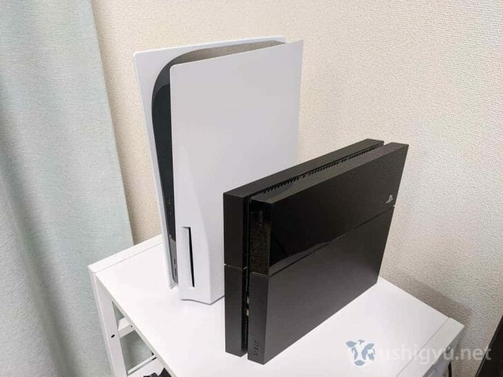 横から見たところ。奥行きはPS5が約26cm、PS4が約28.8cm