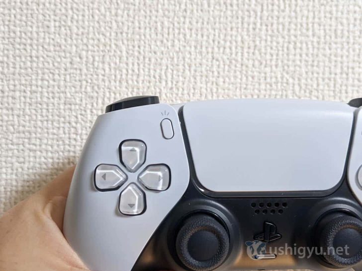 PS4のDUALSHOCK 4で言うとSHAREボタンがあった場所に、クリエイトボタンがある