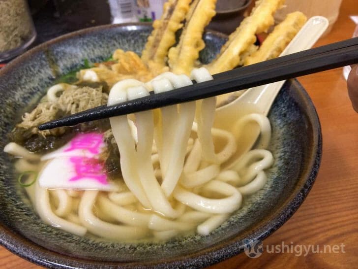 もちもちとした食感が特徴的な、ほどよいコシのある自家製麺