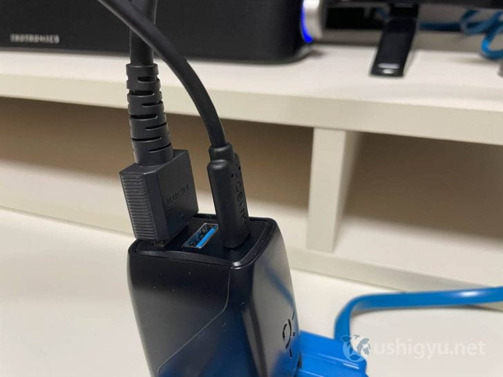 片側をテレビにつないだHDMIケーブル、および付属のUSB-CケーブルをGENKI Dockに接続