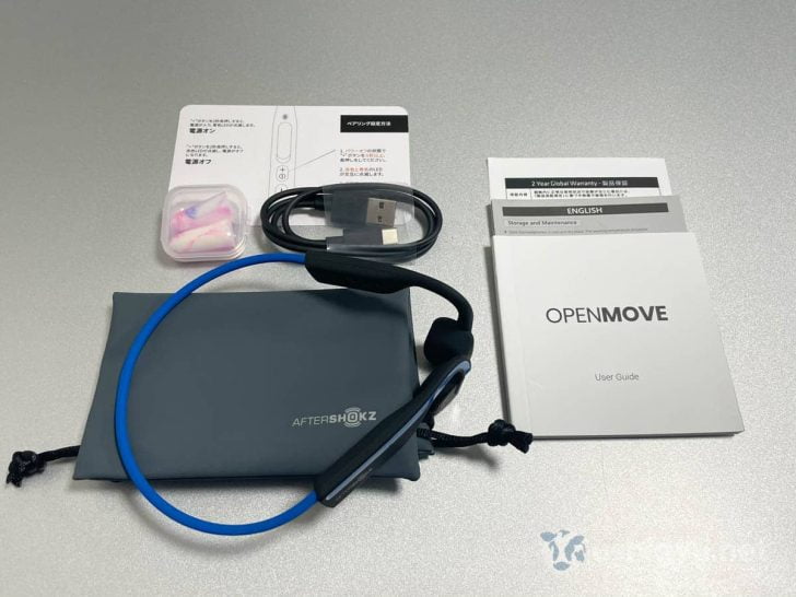 OpenMove本体のほか、ユーザーガイドや保証書、ペアリング設定方法、耳栓、USB-C充電ケーブル、専用ポーチが付属