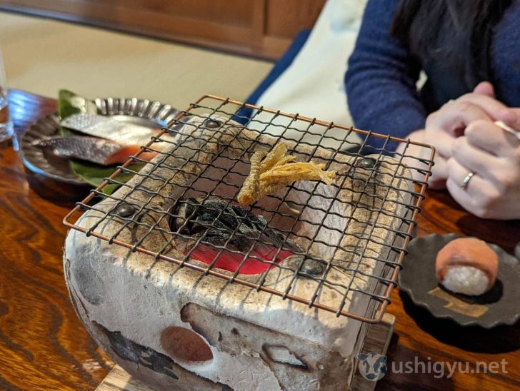 八品コースの「酒びたし皮 おどり焼き」