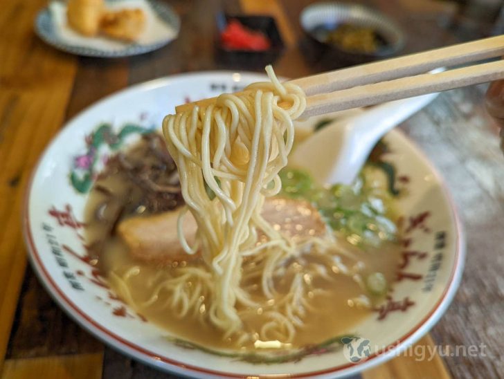 細麺はもちろんカタで