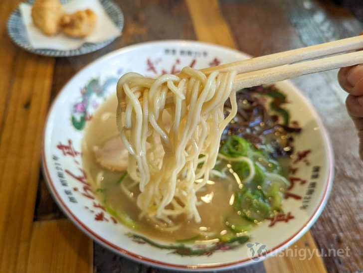 中太麺は、細麺よりも小麦と歯ごたえを感じられる