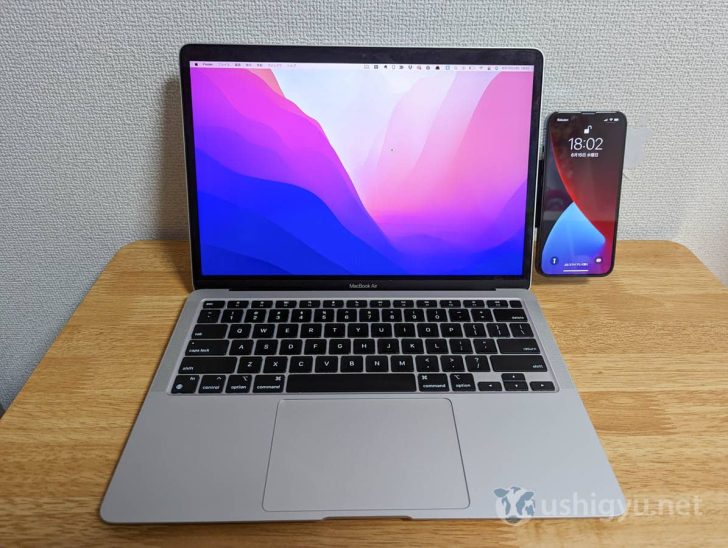 MOFT SnapのはたらきによりMacBook AirとiPhone 13 Proが見事に一体化