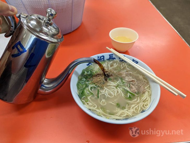 卓上のラーメンタレで味を調整