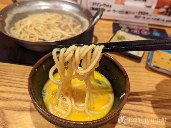 卵に麺をつけて食べてもおいしい