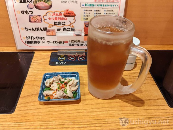 ドリンクを飲み酢もつを食べながら待てるのは嬉しい