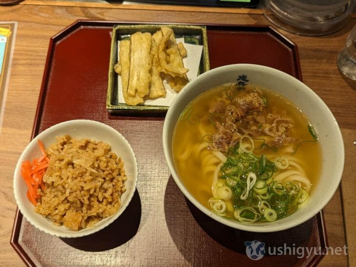 かしわとごぼ天のうどん、とりごはん