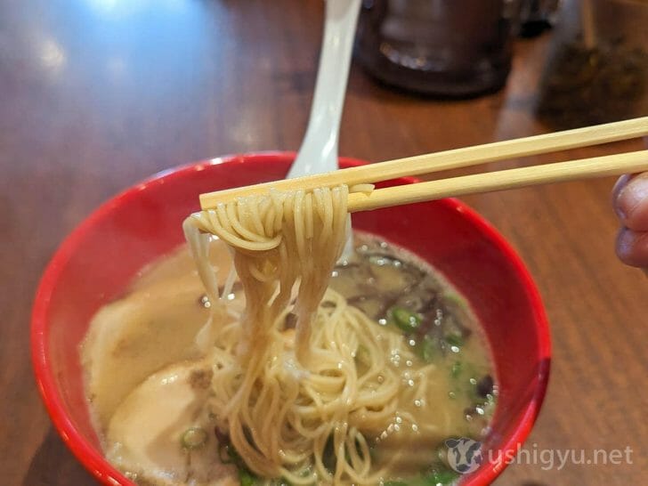 麺は極細の自家製麺