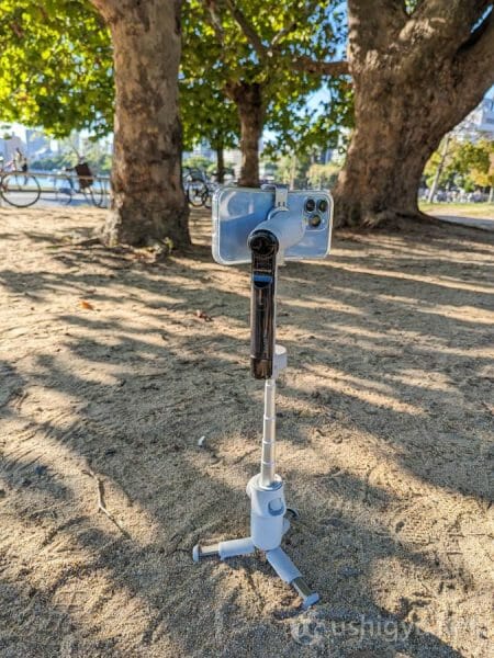 Insta360 Flowには三脚も内蔵