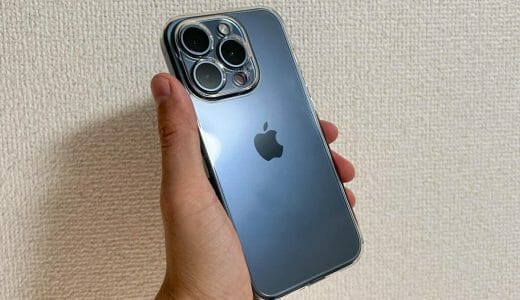 iPhone 15 Proの透明クリアケースならSimpismがおすすめ。米軍規格の耐衝撃性能を備え、Appleマークもきれいに見える