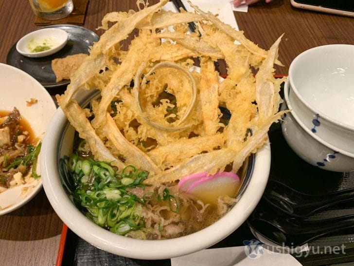 萬田うどんの肉ごぼ天うどん