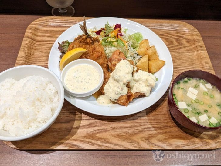 ボンバーキッチンの定食