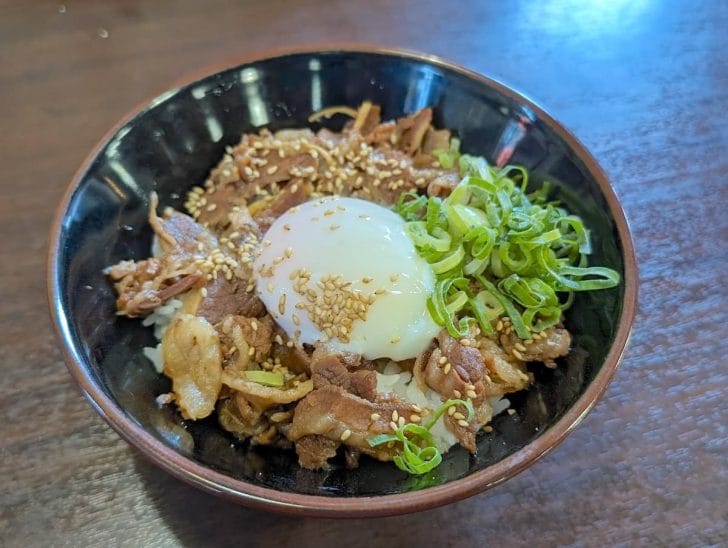 立花うどんの肉飯