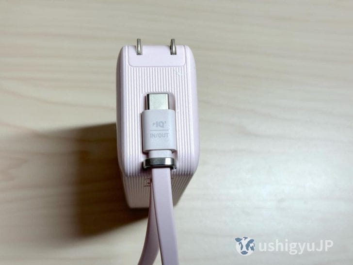 ストラップ状のケーブル端がUSB-C端子になっている