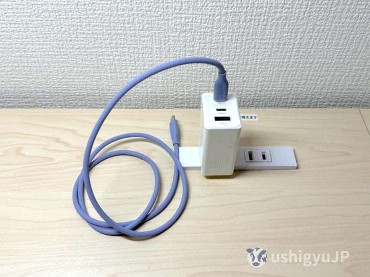 デスクに常備している充電ケーブル