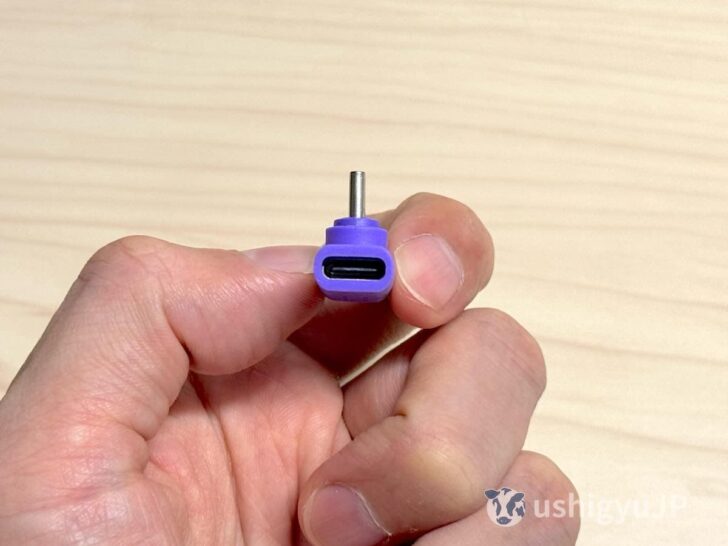 手持ちのUSB-Cケーブルを差し込んで使う