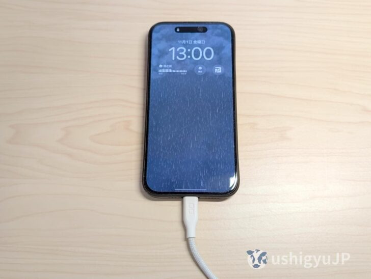 通常のUSB-Cケーブルで充電する場合