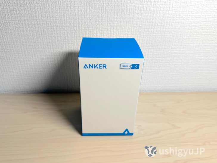 Ankerらしい青と白のシンプルなパッケージに入ったAnker PowerWave 10 Stand